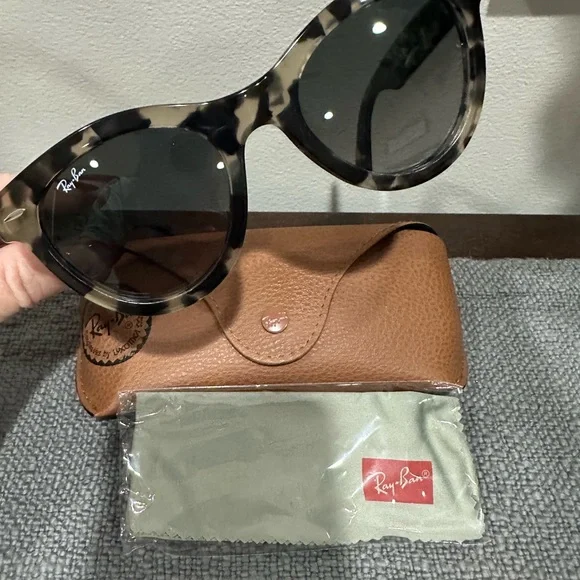 Ray-Ban Wayfarer Way- Sunglasses with Case - Picture 2 of 10